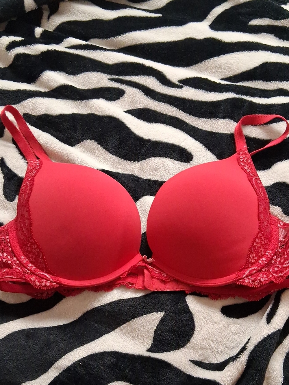 Victoria's Secret Red Lace-Trim Push-Up Bra